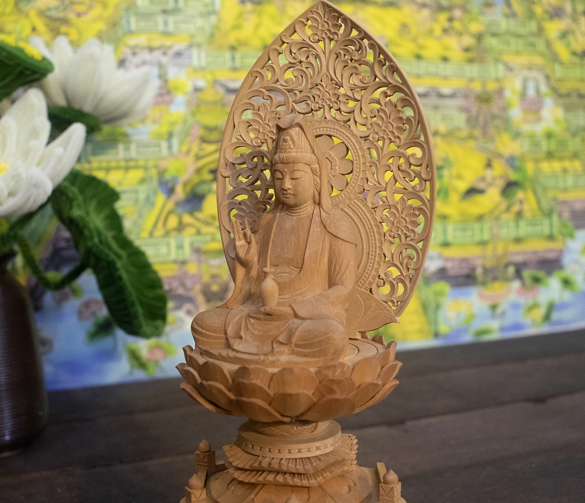 Góc nhìn khác của tượng Quan Âm bằng gỗ