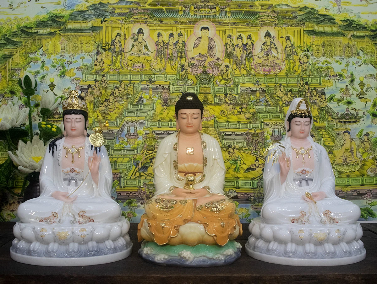 Bộ tượng Tây Phương Tam Thánh bằng bột đá trắng gồm ba pho tượng ngồi