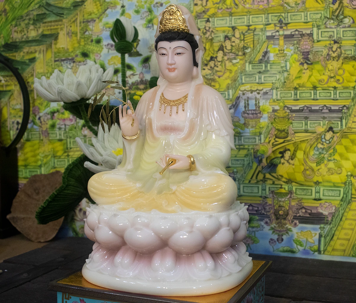 Tượng Bồ Tát Quán Thế Âm bằng bột đá
