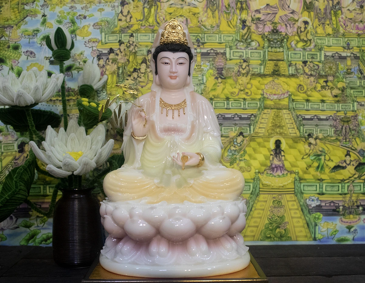 Tượng Quan Âm Bồ Tát ngồi đài sen bằng bột đá