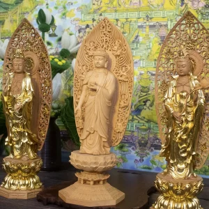 góc nhìn khác của tượng tây phương tam thánh