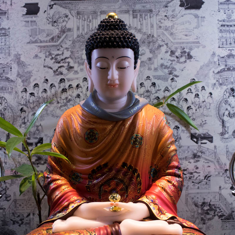 Tượng Phật A Di Đà Vẽ Gấm