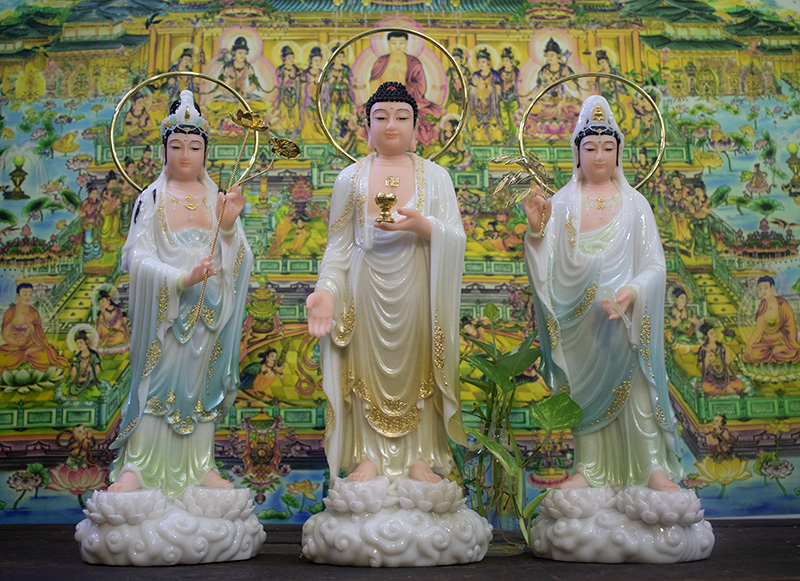 Tượng Tam Thế Phật đứng