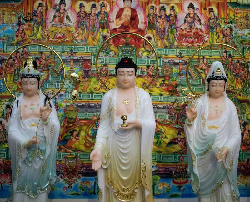 Tượng Tam Thế Phật đứng