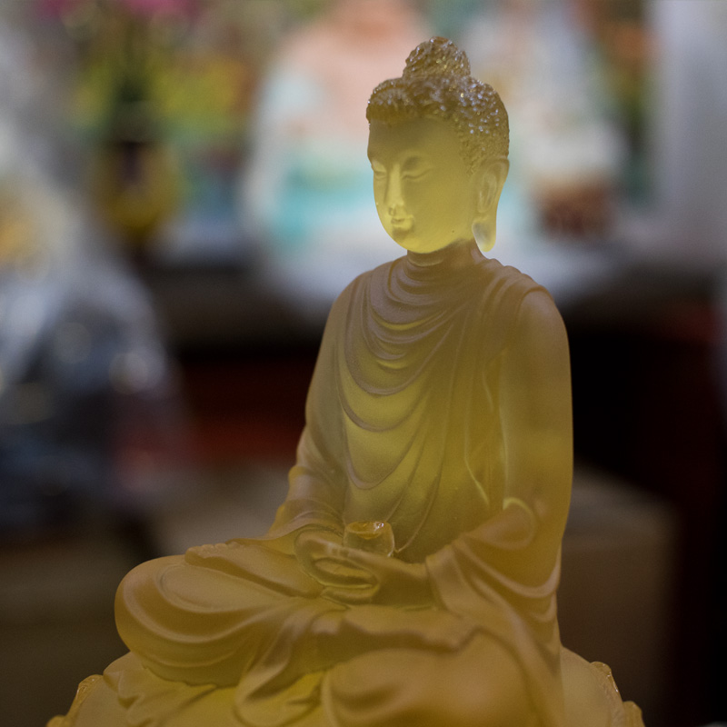 tượng Phật Thích Ca để xe
