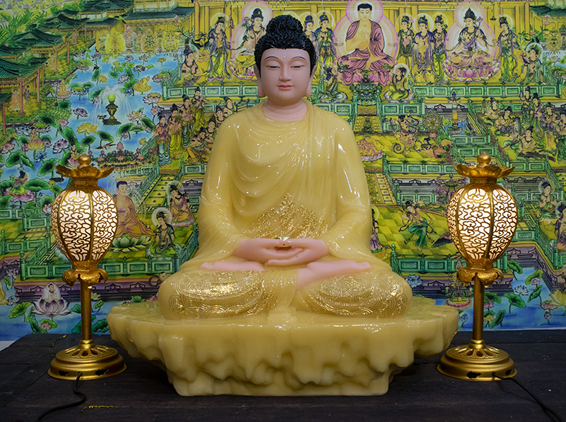 Tượng Phật Bổn Sư Thích Ca ngồi bệ đá
