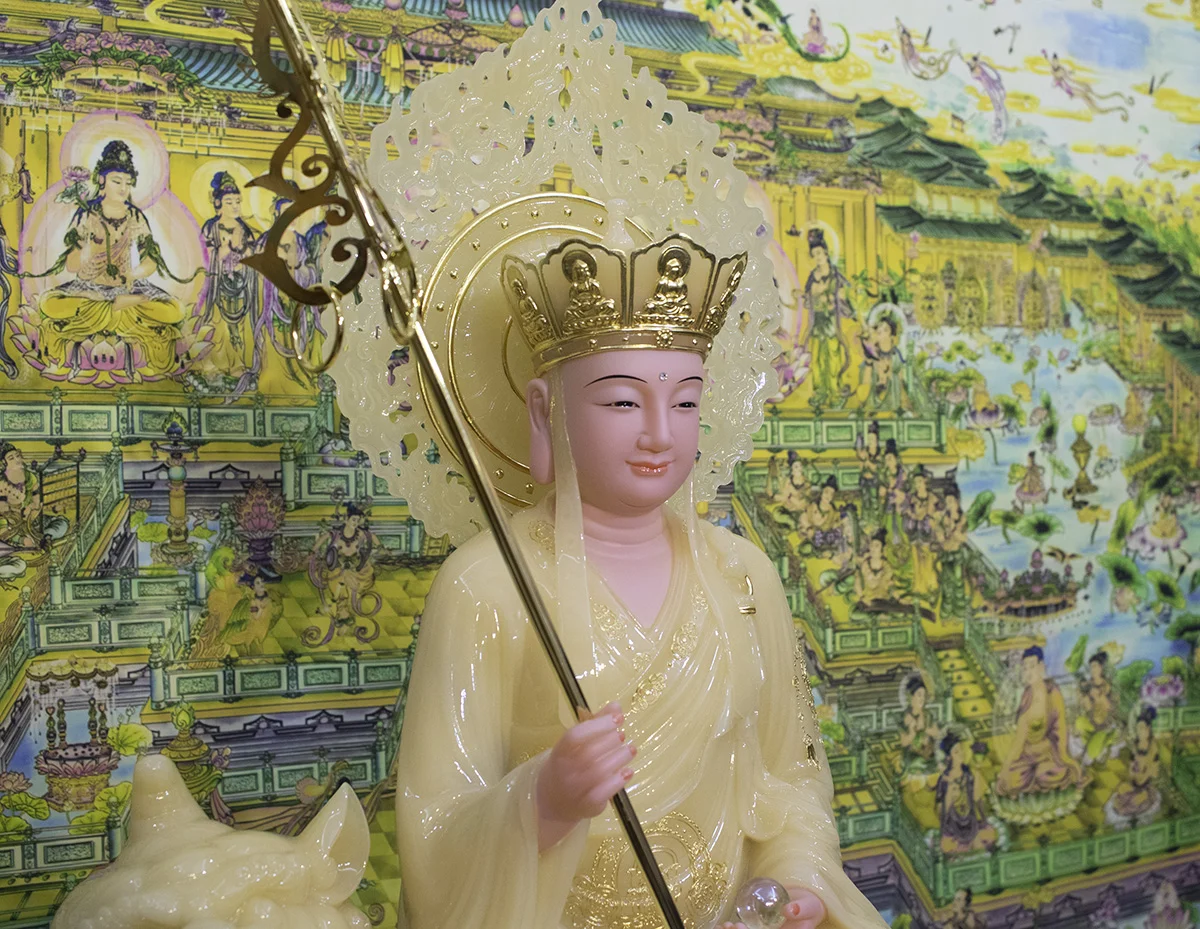 cận cảnh gương mặt tượng địa tạng