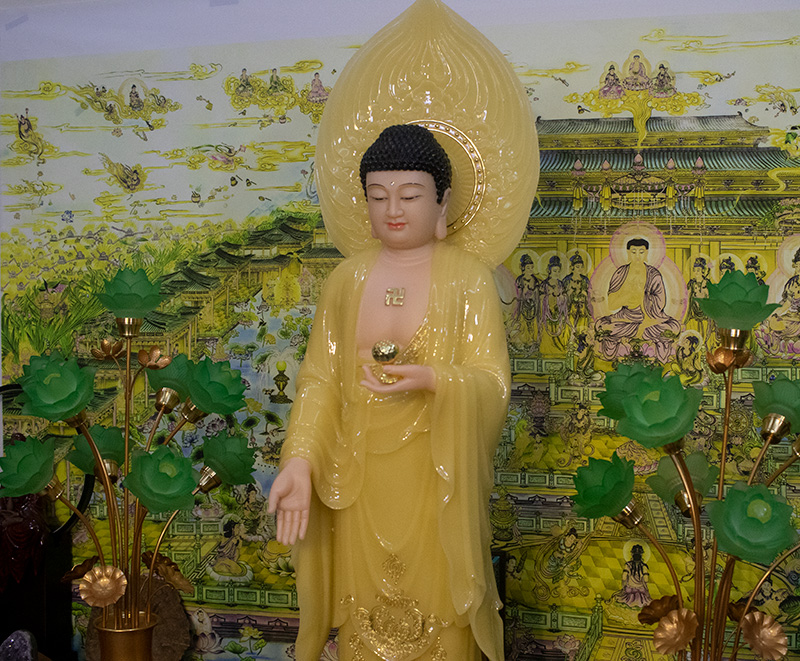 tượng phật a di đà nhìn từ bên phải