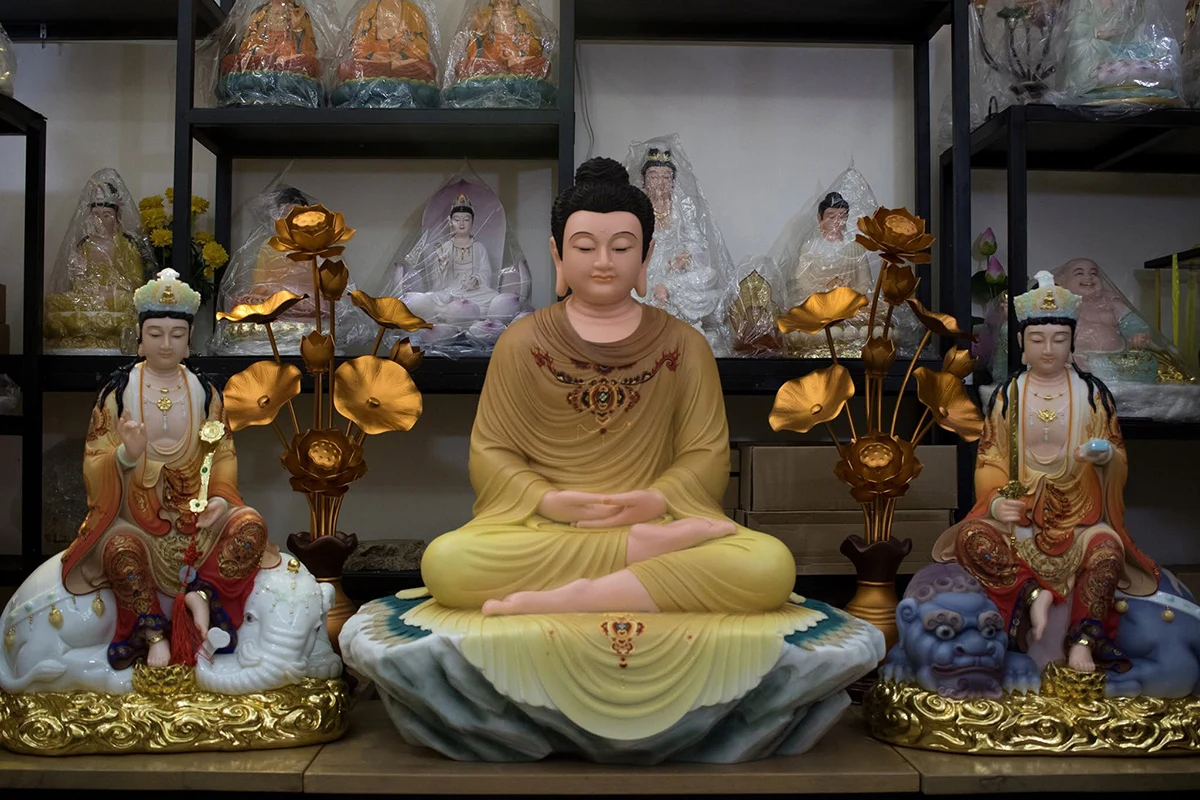 tượng hoa nghiêm tam thánh vẽ gấm