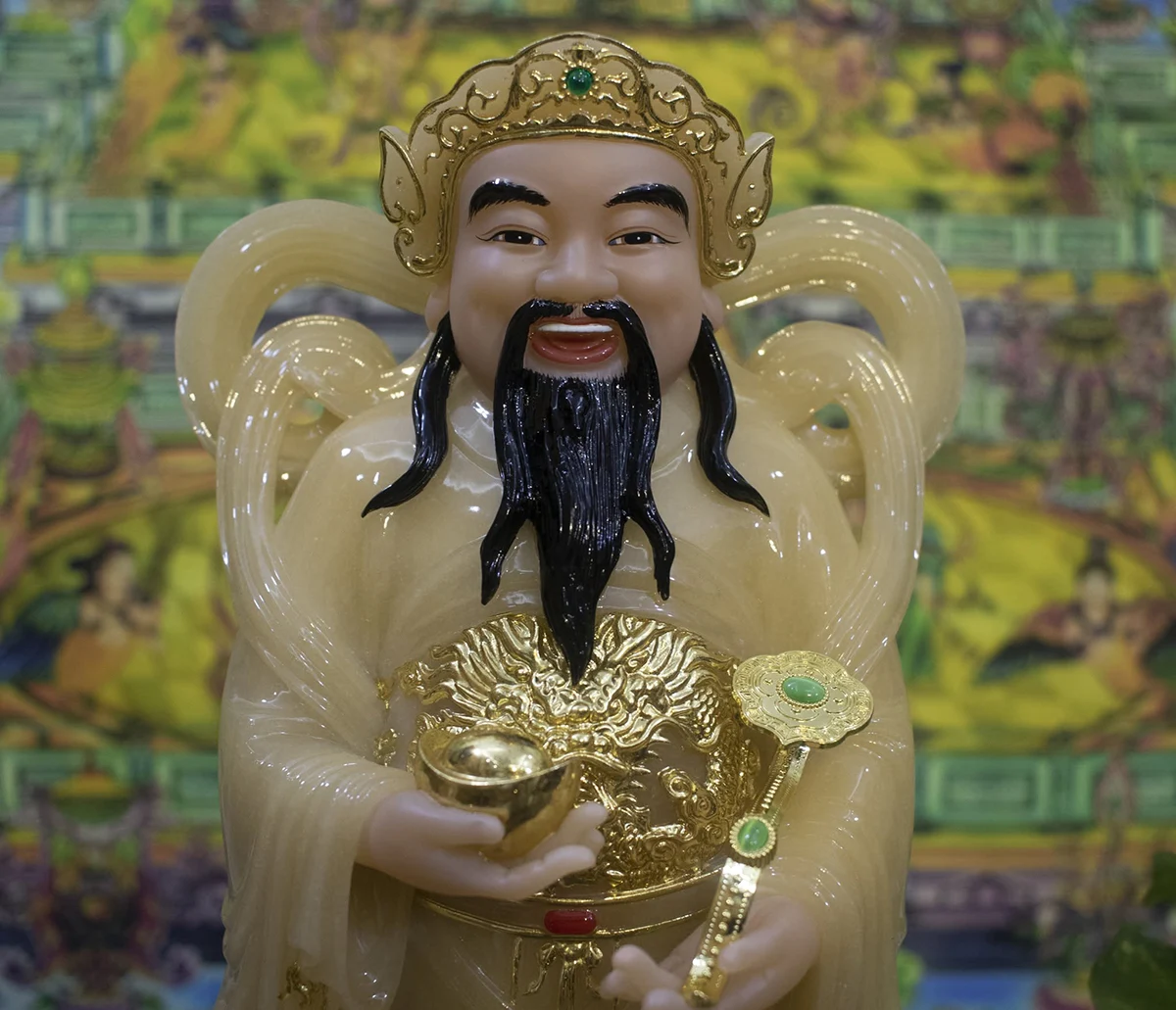 Cận cảnh khuôn mặt tượng Ông Thần Tiền bằng thạch anh