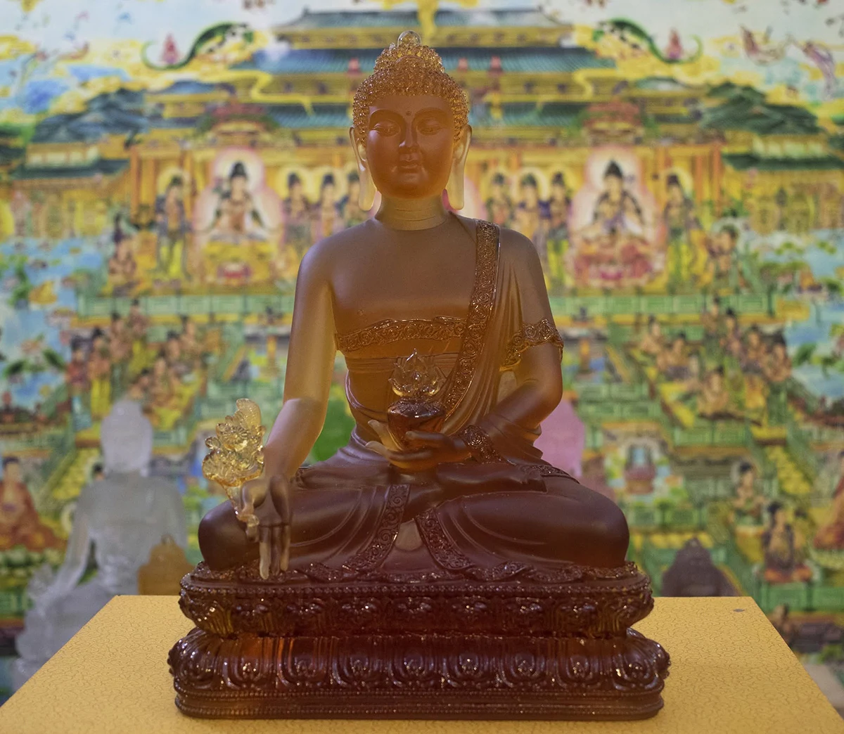 tượng phật dược sư màu hổ phách