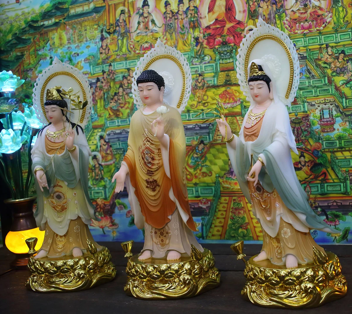 tượng Tây Phương Tam Thánh đứng y áo vẽ gấm