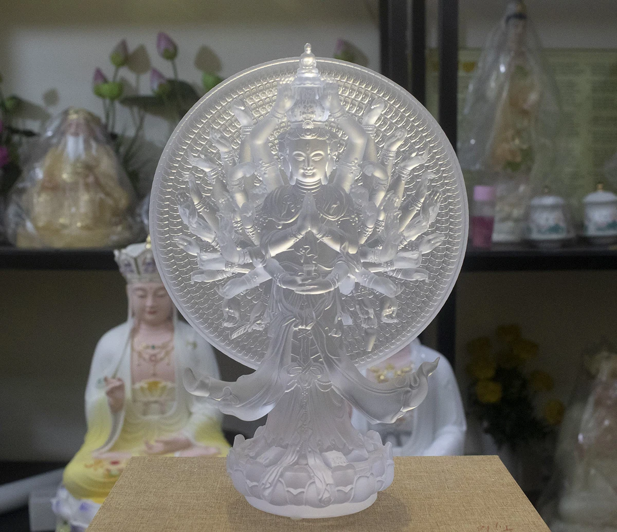Tượng Thiên Thủ Thiên Nhãn Bồ Tát đứng