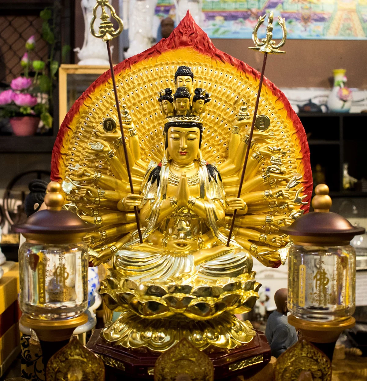 Tượng Thiên Thủ Thiên Nhãn hoàn thiện dát vàng