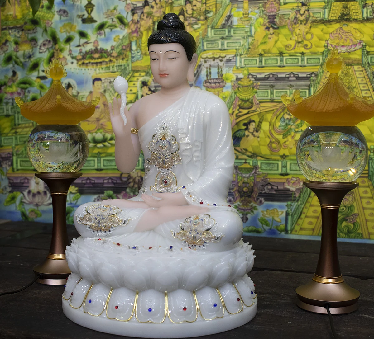 tượng Bổn Sư Thích Ca trên đài sen liên hoa
