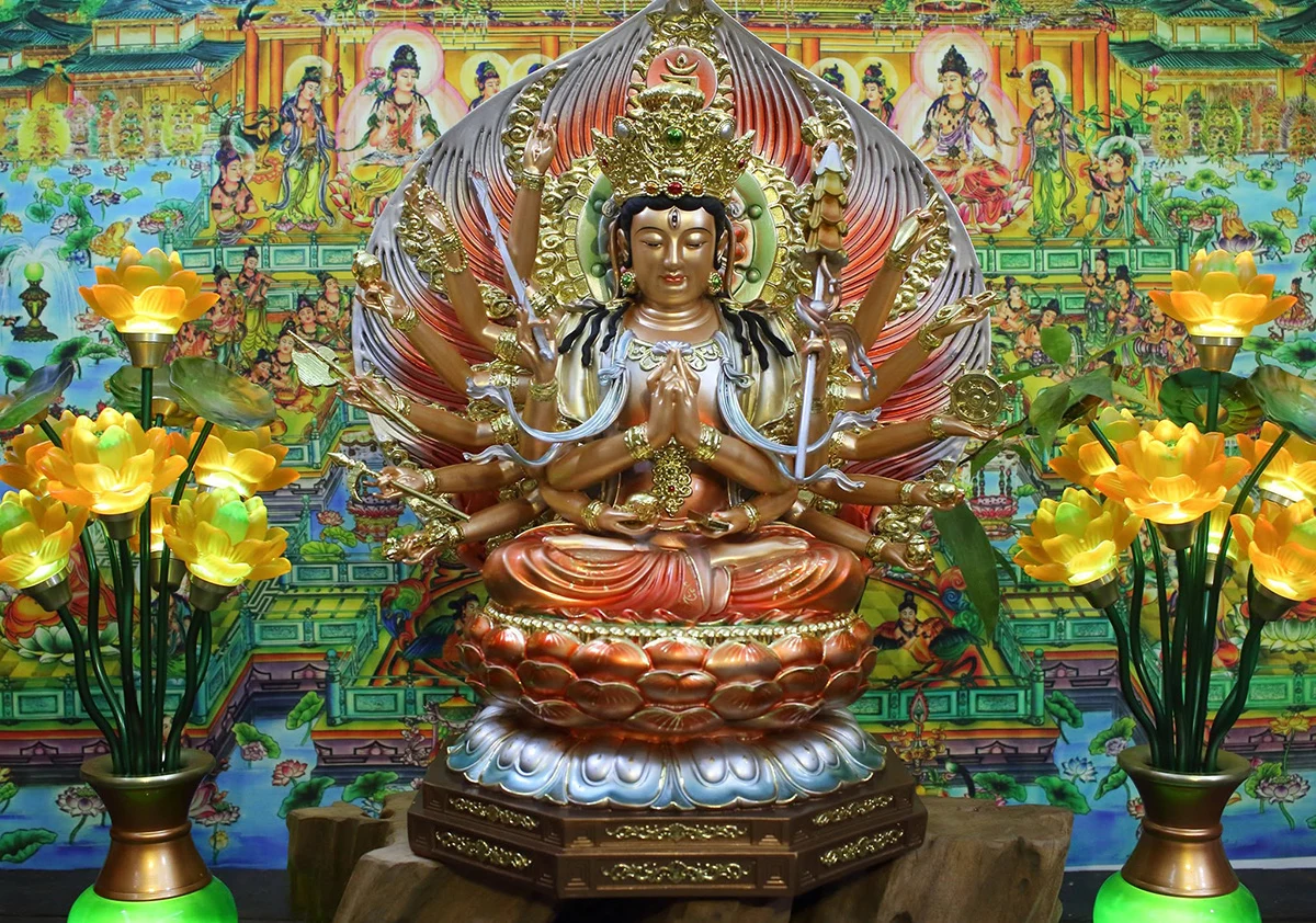 Tượng Chuẩn Đề Bồ Tát màu đồng