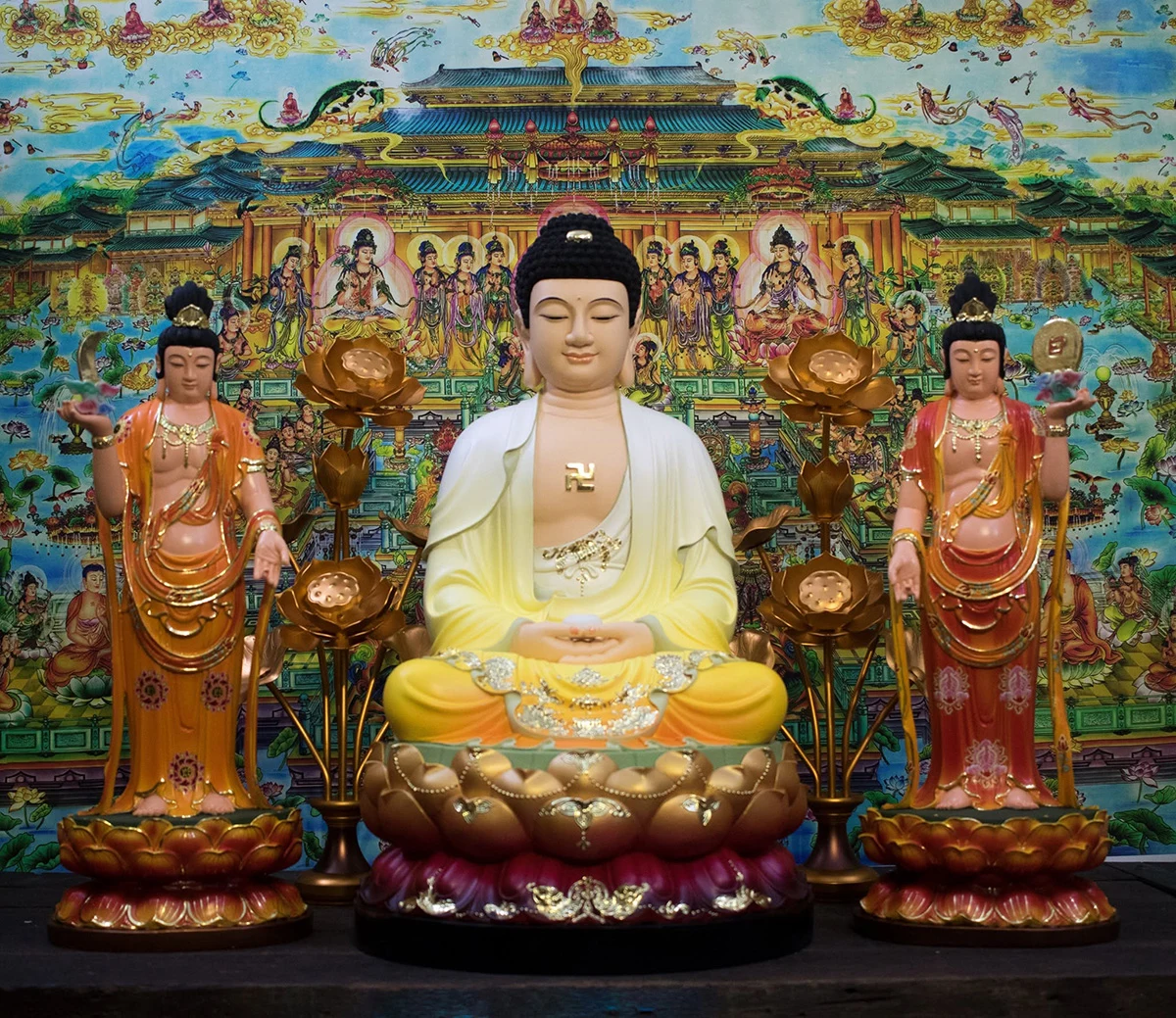ba vị trong bộ tượng Đông Phương Tam Thánh
