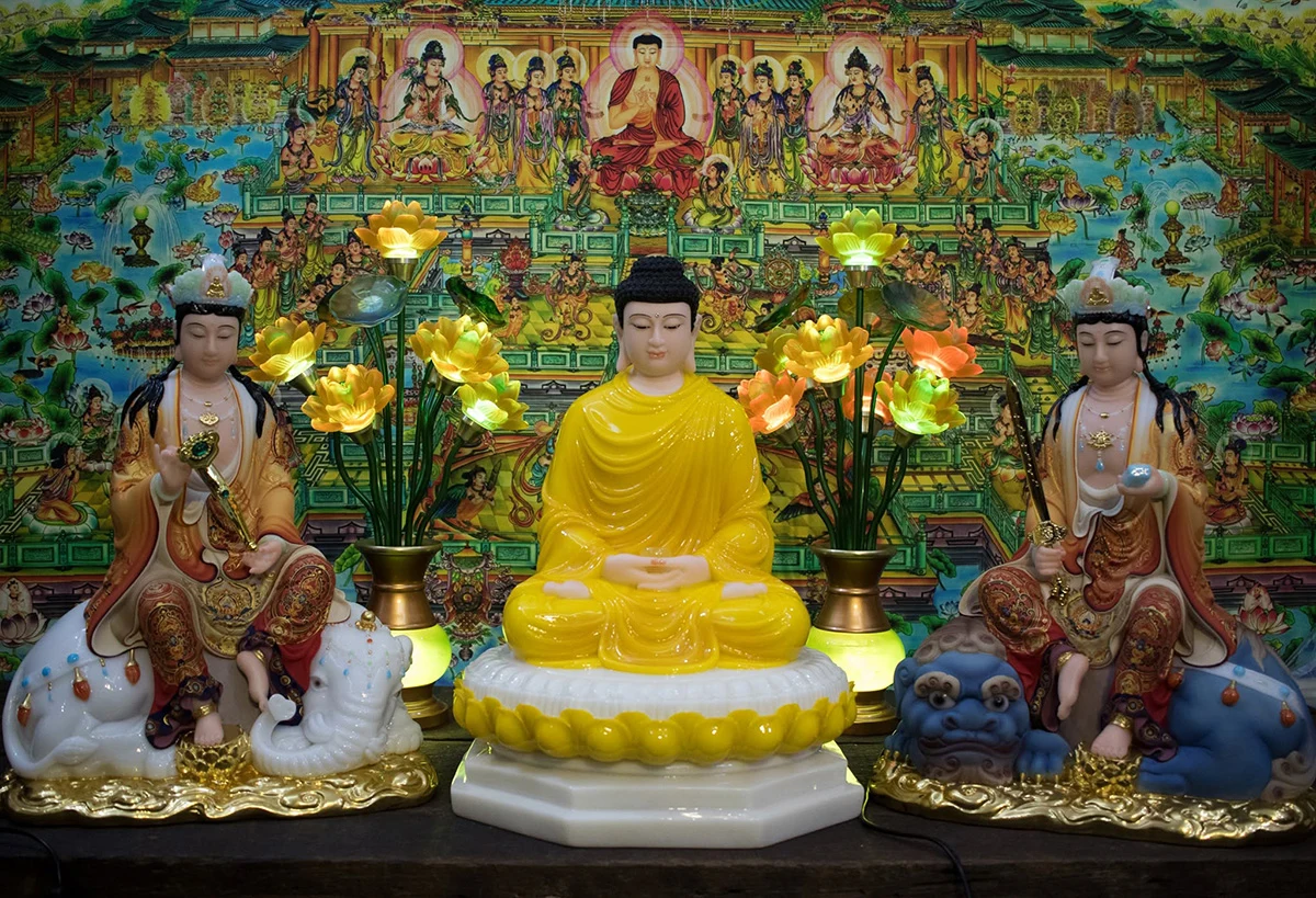tượng hoa nghiêm tam thánh vẽ gấm