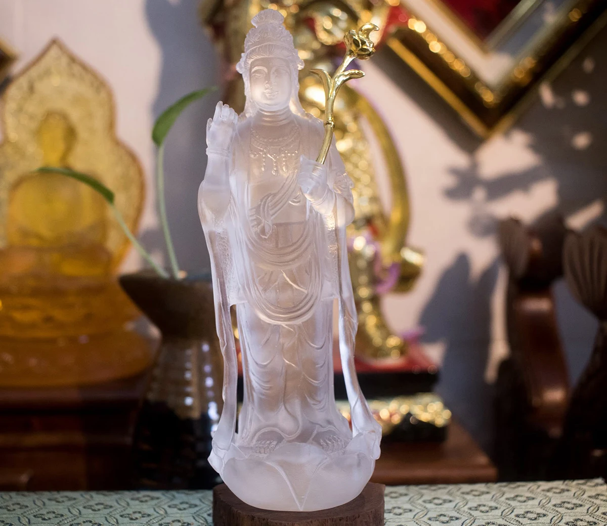 tượng Nguyệt Quang Bồ Tát bằng lưu ly
