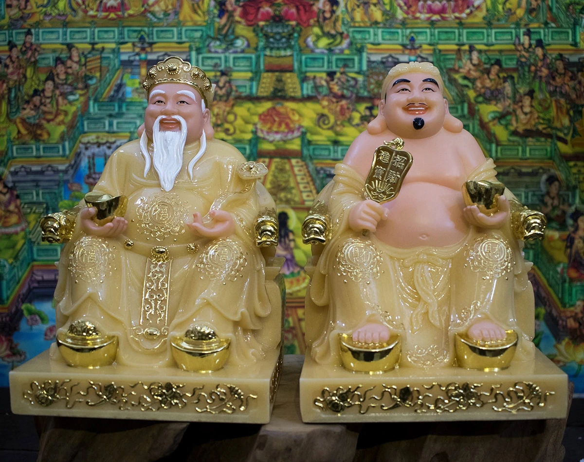 Bộ tượng Thần Tài Thổ Địa có phần bệ tạo hình trang trọng