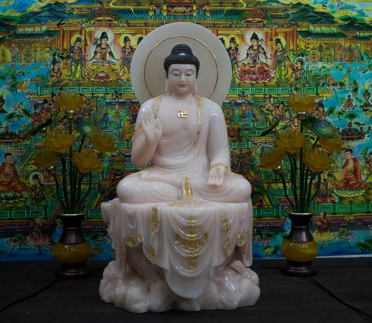 Tượng Phật A Di Đà ngồi bệ đá