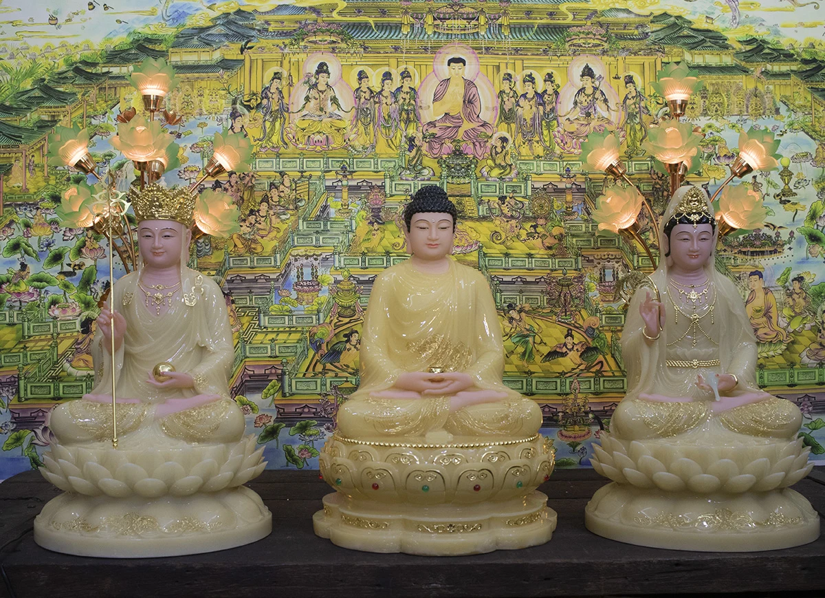 Tượng Ta Bà Tam Thánh thạch anh viền vàng