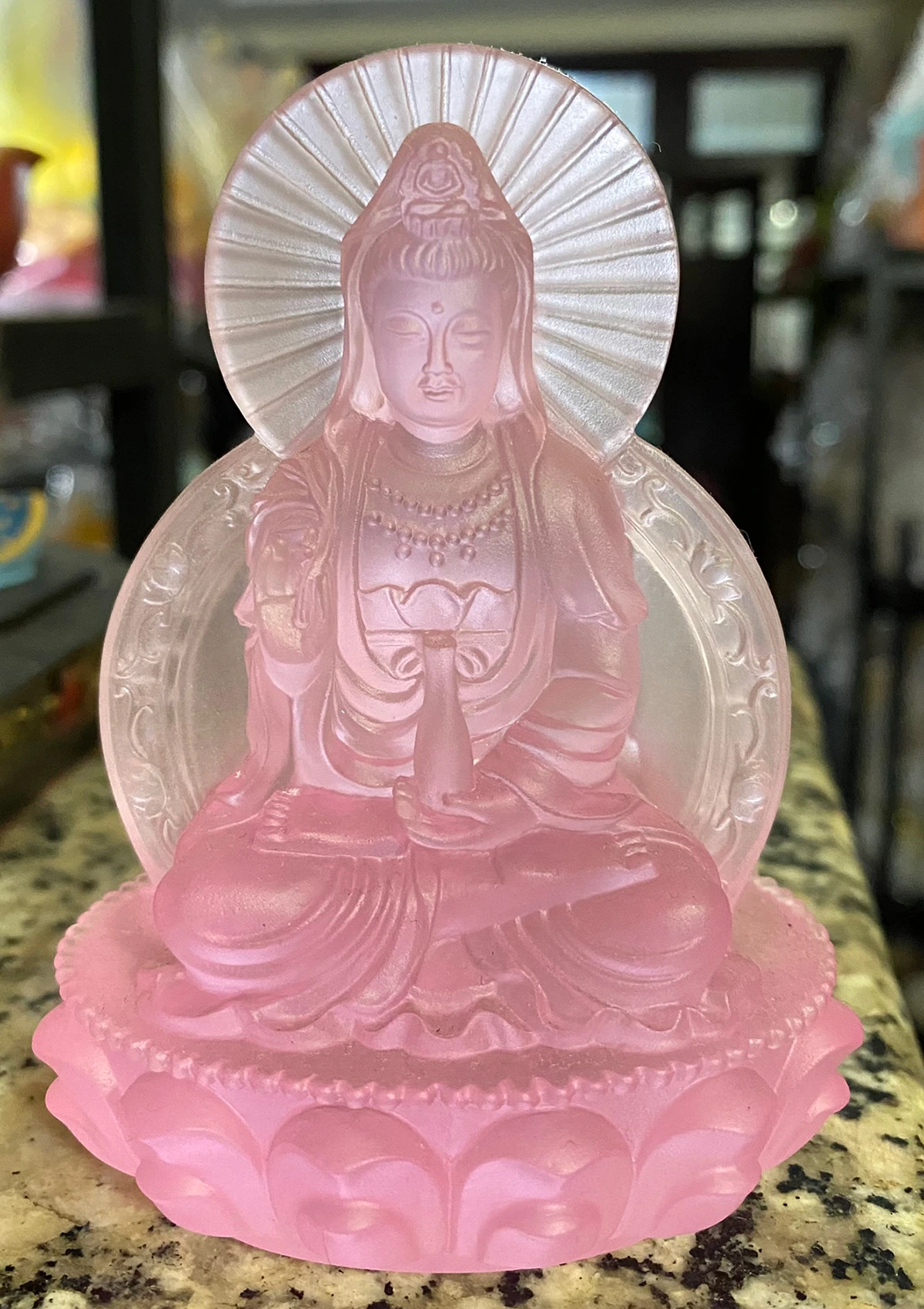 Tượng Quan Âm lưu ly hai mặt màu hồng