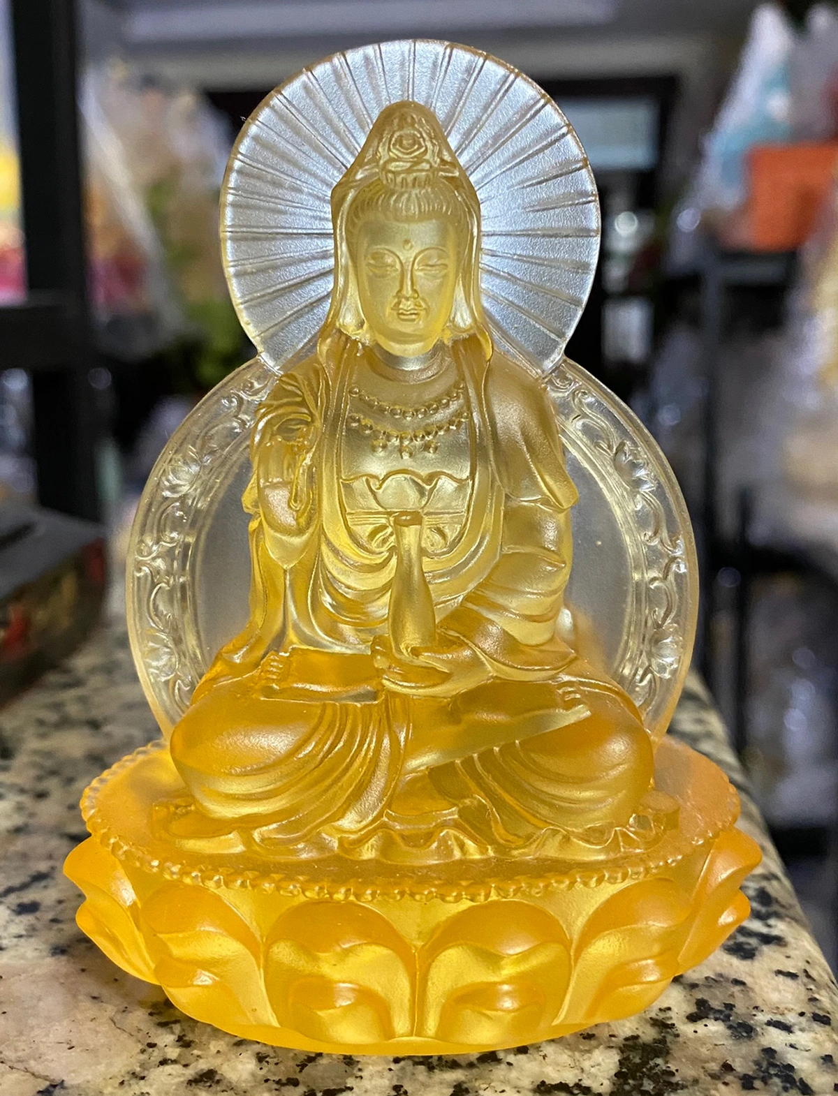 Tượng Quan Âm lưu ly hai mặt màu vàng