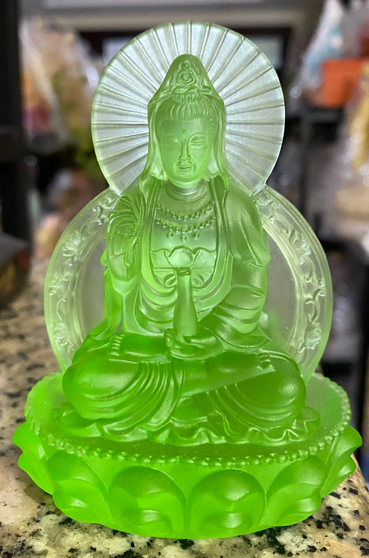 Tượng Quan Âm lưu ly hai mặt màu xanh lá